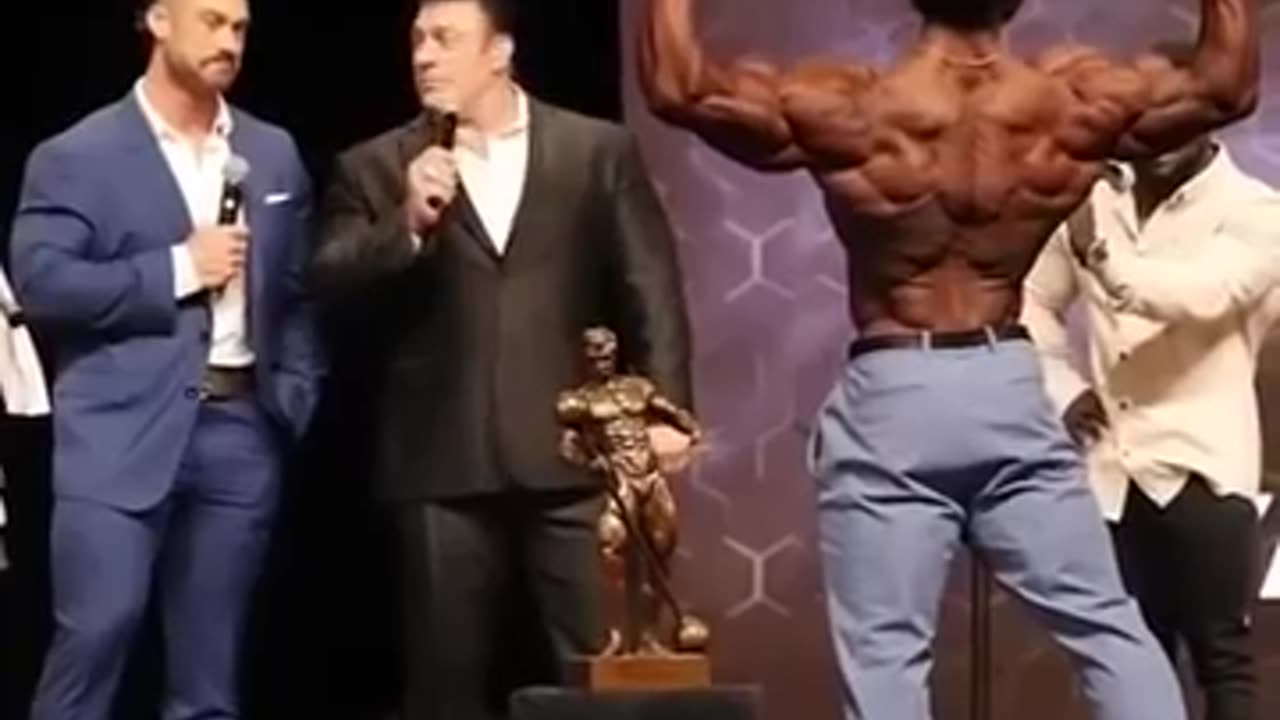 Breon Ansley provoking CBUM at 2021 Olympia #cbum #bodybuilder #classic #mrolympia #shorts