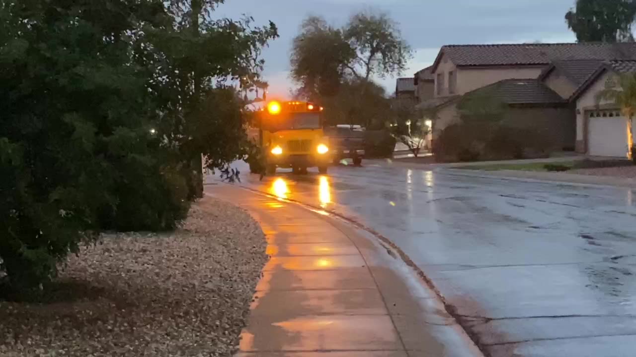 (273) 2004 International IC CE200 #S349 WCL T444E arriving at my house #4 in the rain