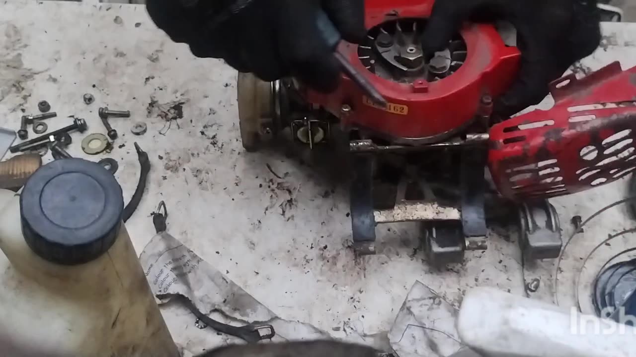 Taking apart a 2 stroke headge trimmer