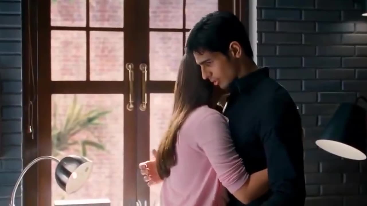 Alia Bhatt Siddharth kissing scenes Student of the year