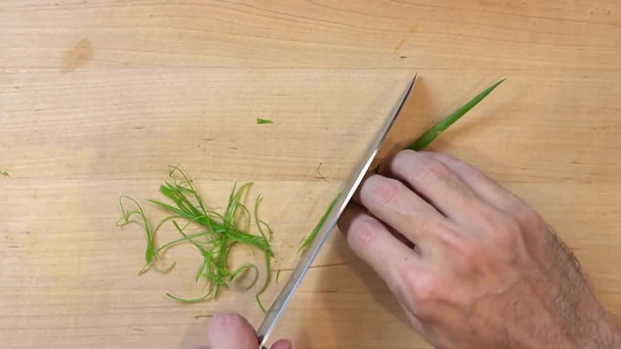 I Finally Figured out how to cut FANCY Green Onions!