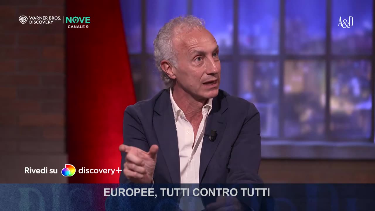 Travaglio in tv contro Renzi TUTTI I POLITICI SONO GLI SCHIAVI E I CAMERIERI DEI BANCHIERI..MERDALIA💩UN PAESE DI MERDA DI POLITICI CORROTTI E UN POPOLO D'IDIOTI