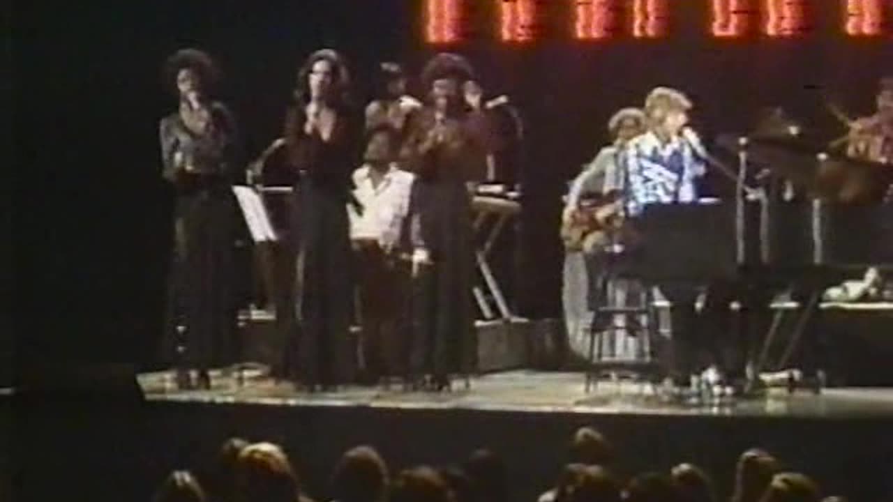 Barry Manilow - Tryin' To Get The Feeling Again = Live Music Video Midnight Special 1976 (76011)