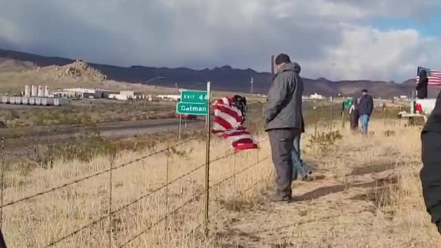 More Patriots arriving in Kingman, AZ along I40. Video taken at 4:47.