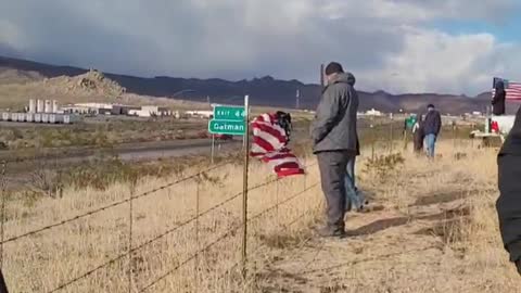 More Patriots arriving in Kingman, AZ along I40. Video taken at 4:47.