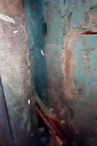 buraco na parede saindo agua 5