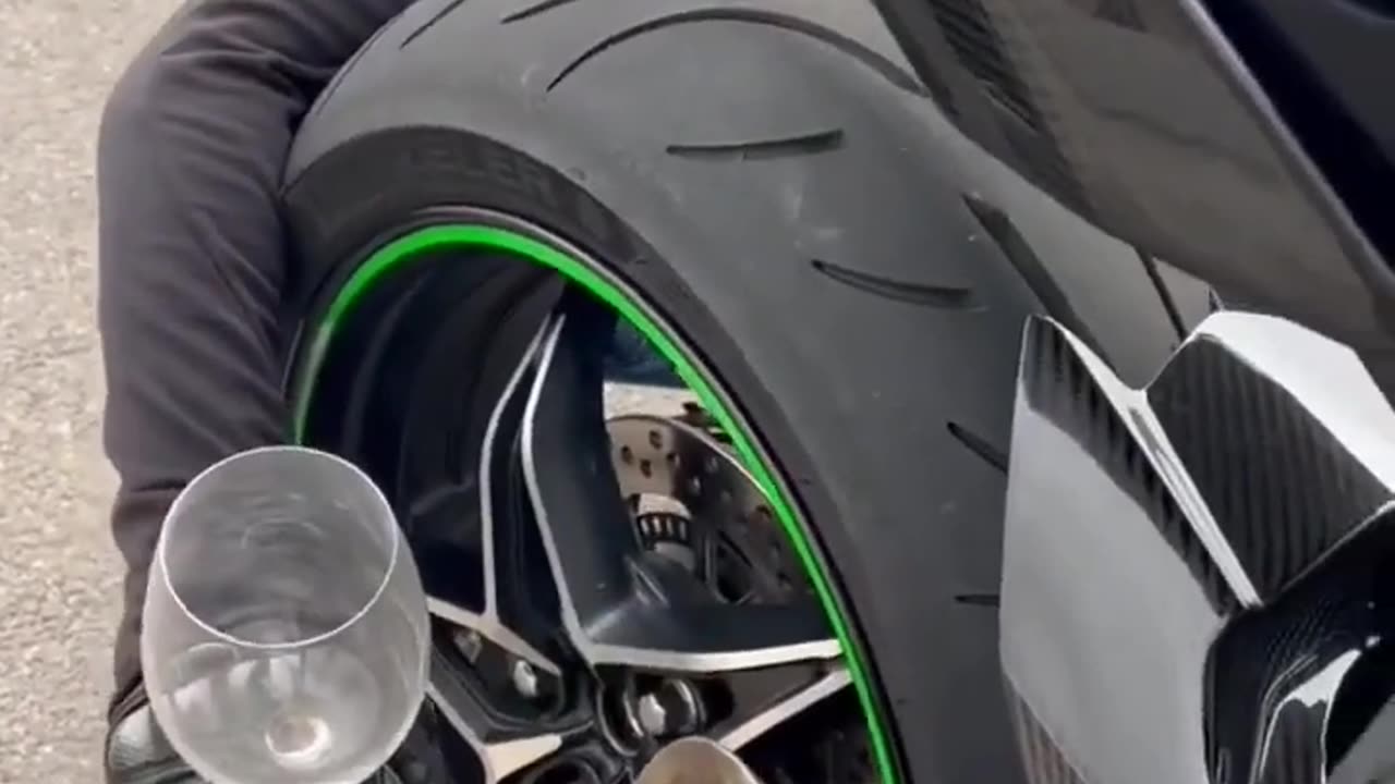 Kawasaki ninja h2r exaust sound 🔥🔥⚡💯 glass crack