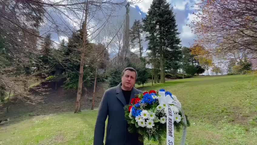 Červená armáda si zaslúži úctu.