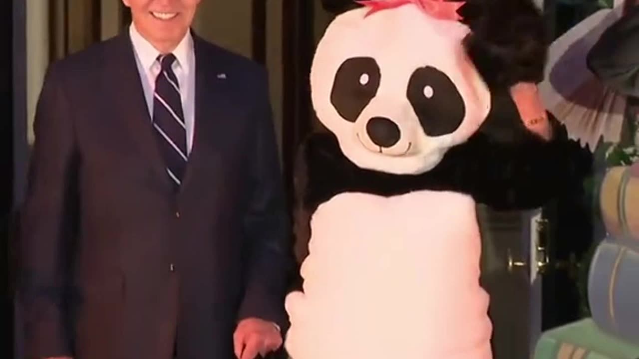 FLOTUS - panda suit for White House Halloween event