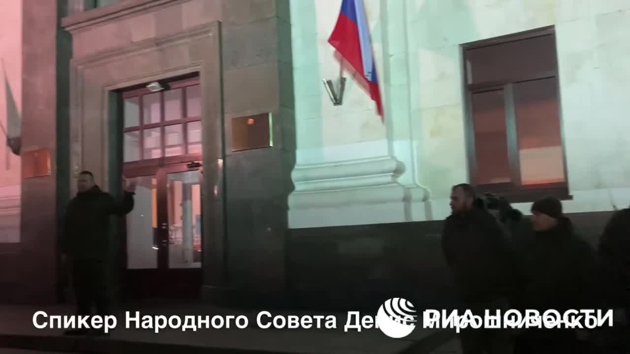 On Defender of the Fatherland Day, men in the LPR are escorted to the army