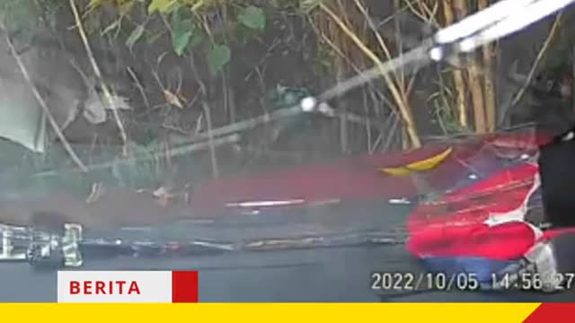 Kemalangan turut membabitkan beberapa kenderaan lain. Kejadian pada