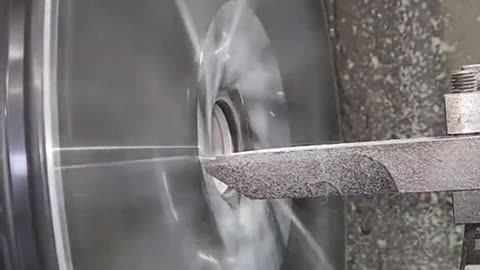 Car wheel hub grinding