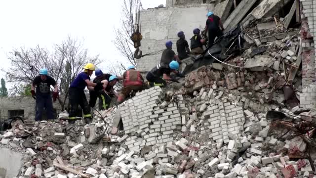 Death toll jumps in Russian strike on Ukraine block