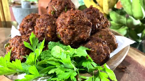 BOLINHO DE CARNE DE BUTECO ! ECONÔMICO E FÁCIL DE FAZER 8 pães dormidos e duros .