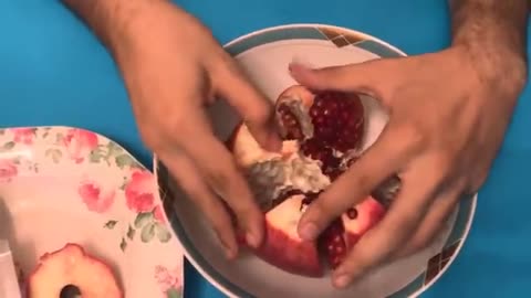 The BEST Way To Open - Eat A Pomegranate