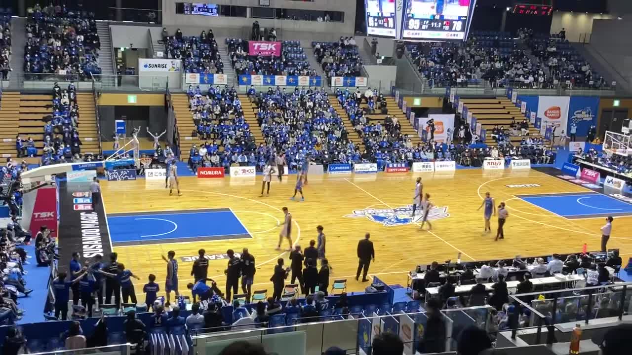 Perrin Buford taught Anthony Lawrence This is Japan B-League basketball by insane dunk vs 三河@島根