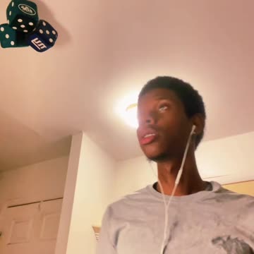 Me Everyday Listening To The Same 9 Songs As Usual