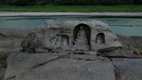 Plunging water levels of China's Yangtze reveal ancient statues