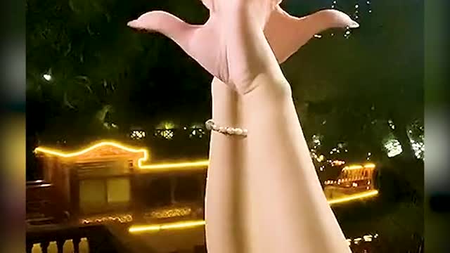 Fingers dancing