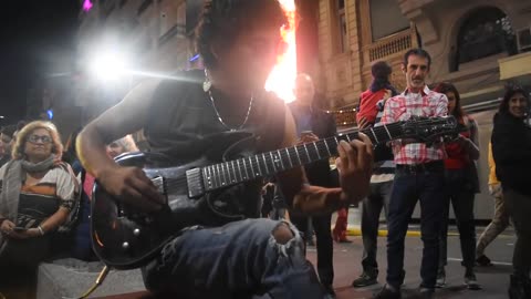 Don't Cry - Amazing guitar performance in Buenos Aires streets - Cover by Damian Salazar