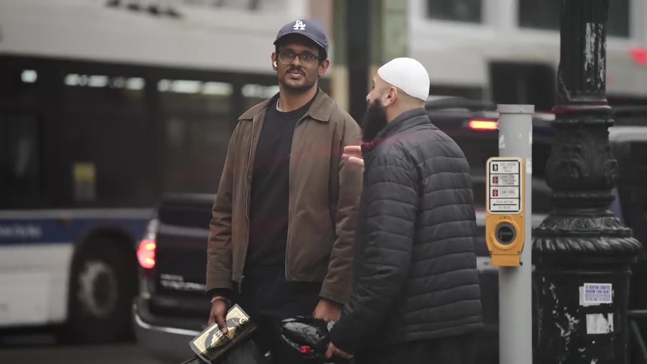 Muslim Asks Strangers For Money, Then Giving Them 100x What They Gave Him! (EMOTIONAL)