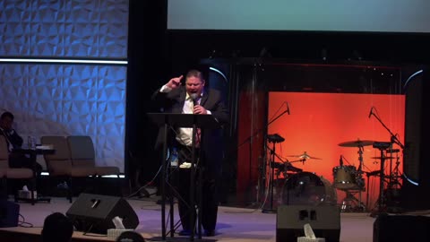 “MEJOR ES PERRO VIVO QUE LEON MUERTO” Pastor Ryan Crossley