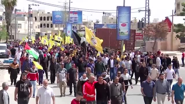 Hundreds attend funeral of Palestinian in West Bank