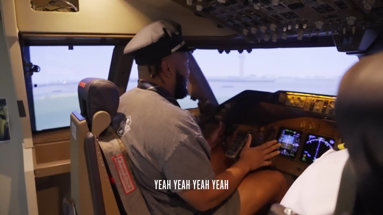 OL Robert Hunt takes on pilot training with Atlas Air | Miami Dolphins