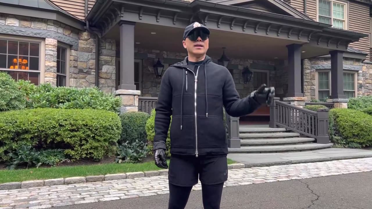 20221003文贵先生GETTR：尊敬的战友们好…..七哥的小视频来啦…..哈梅内伊闹出的拙略笑话和共产党所面临的空前危机