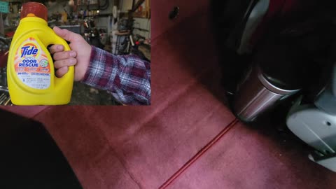 SHAMPOOING THE FREIGHTLINER INTERIOR