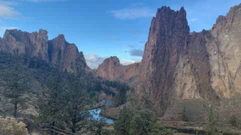 Central Oregon – Smith Rock State Park – Panoramic Perspective – 4K