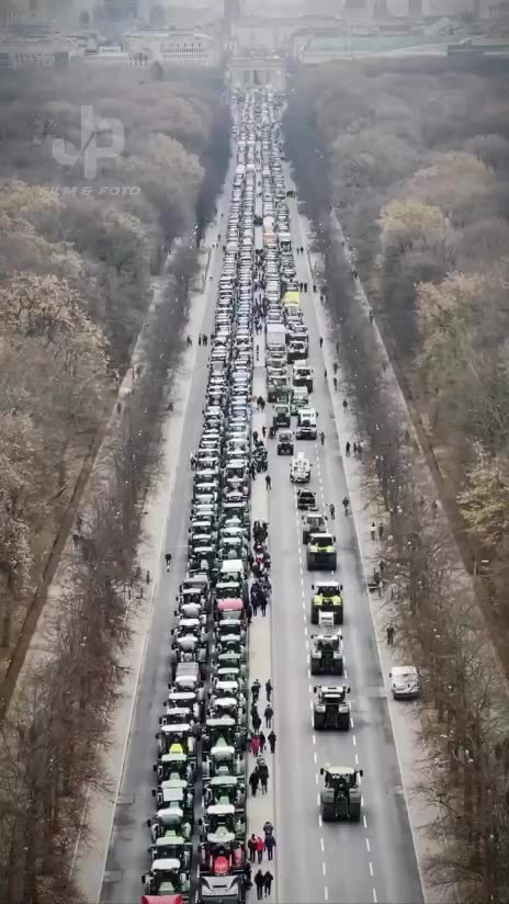 GERMANY - Farmers en masse continue to protest new taxes imposed on diesel