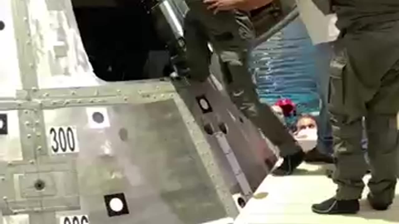 Making a splash with Artemis II Recovery Training