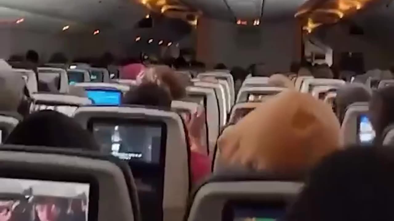 This Emirates A380 aircraft was caught in a zone of turbulence. The passengers were frightened.