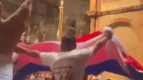 Jerusalem, Easter. Does someone understand what he's chanting?