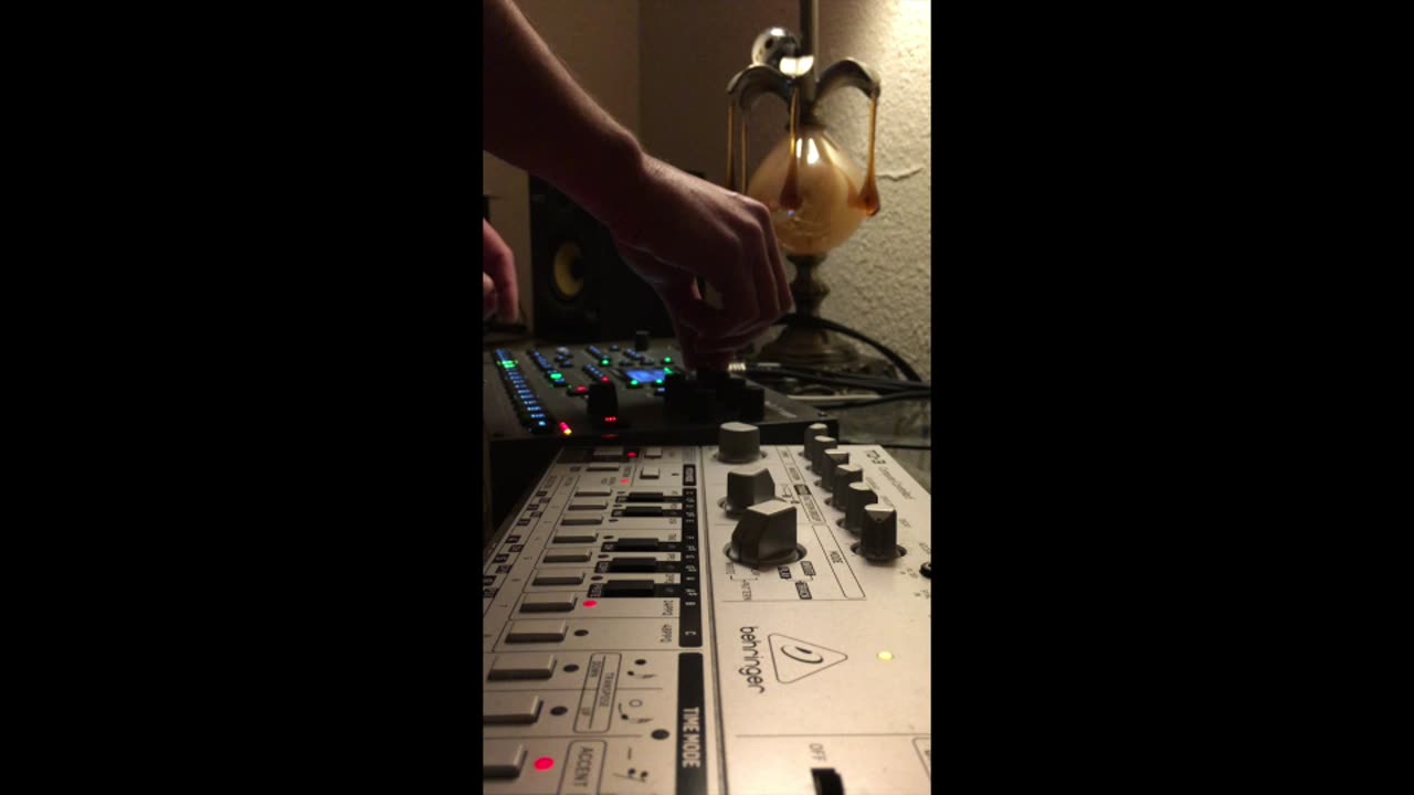 Octratrack + Behringer TD-3 live acid