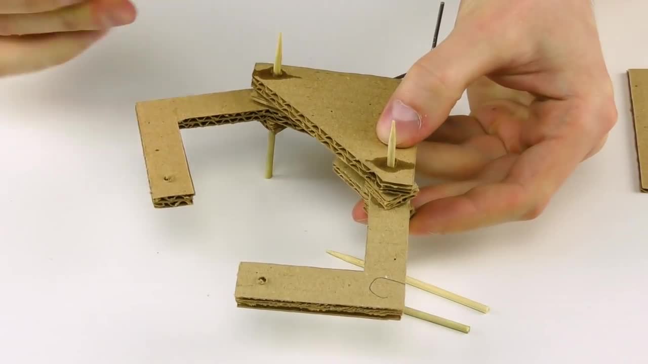 How to Make Hydraulic Powered Robotic Arm from Cardboard