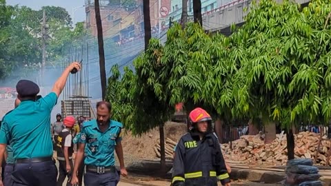 In Bangbazar, friends of danger, firemen and angry businessmen in their buildings...