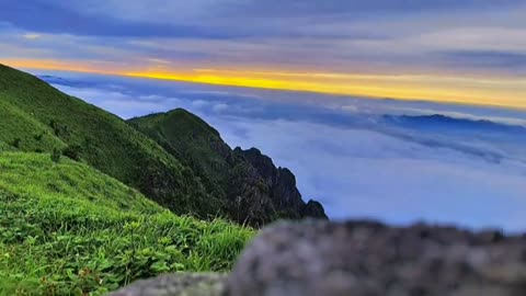 Feel the light clouds and wind.