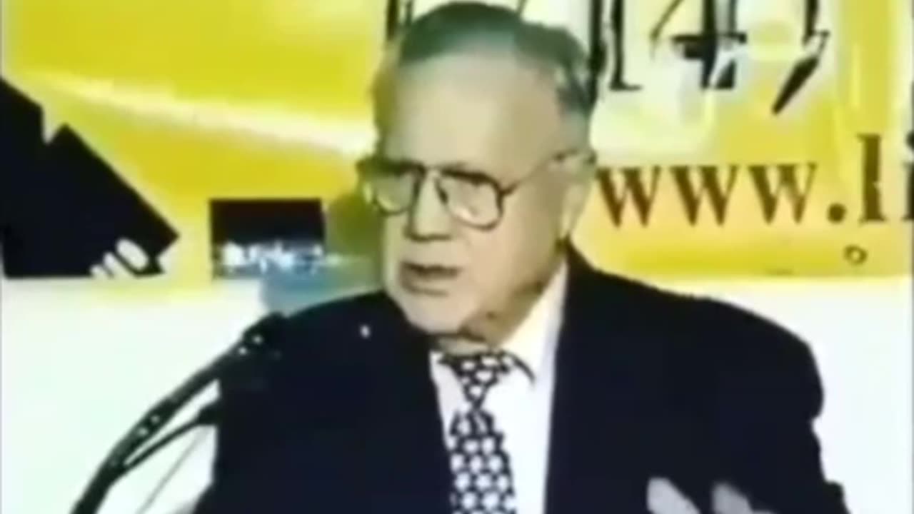 Former FBI Chief Ted Gunderson saying what he saw