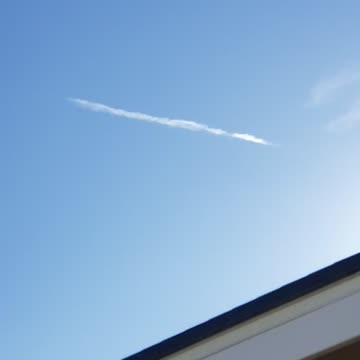 Strange line cloud