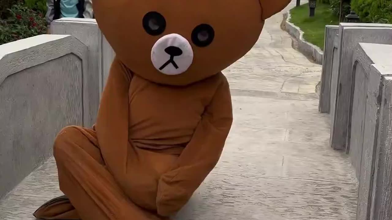 Brown bear is bullied while teasing a girl, episode 129