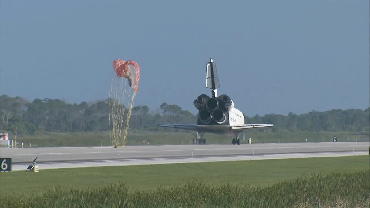 "Smooth Airplane Landing | Captivating Aerial Arrival"