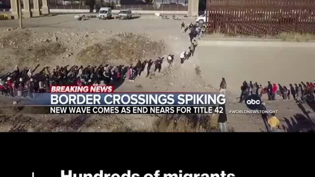 Hundreds of migrants cross Rio Grande at USMexico border