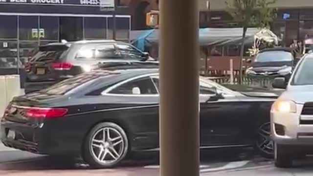 Smashed a Mercedes to the trash to steal a bag of money from another car