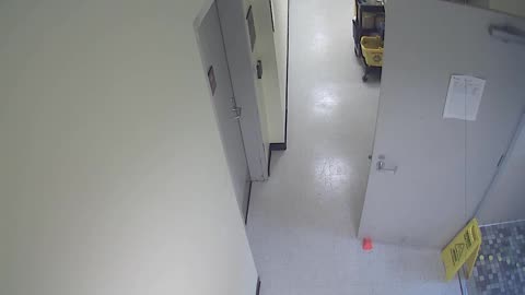 8802VZN06Elevator_2021-01-06_09h00min02s733ms.mp4