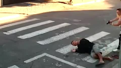 Brazil off duty Mom Cop shoots man threatening people with a gun outside school