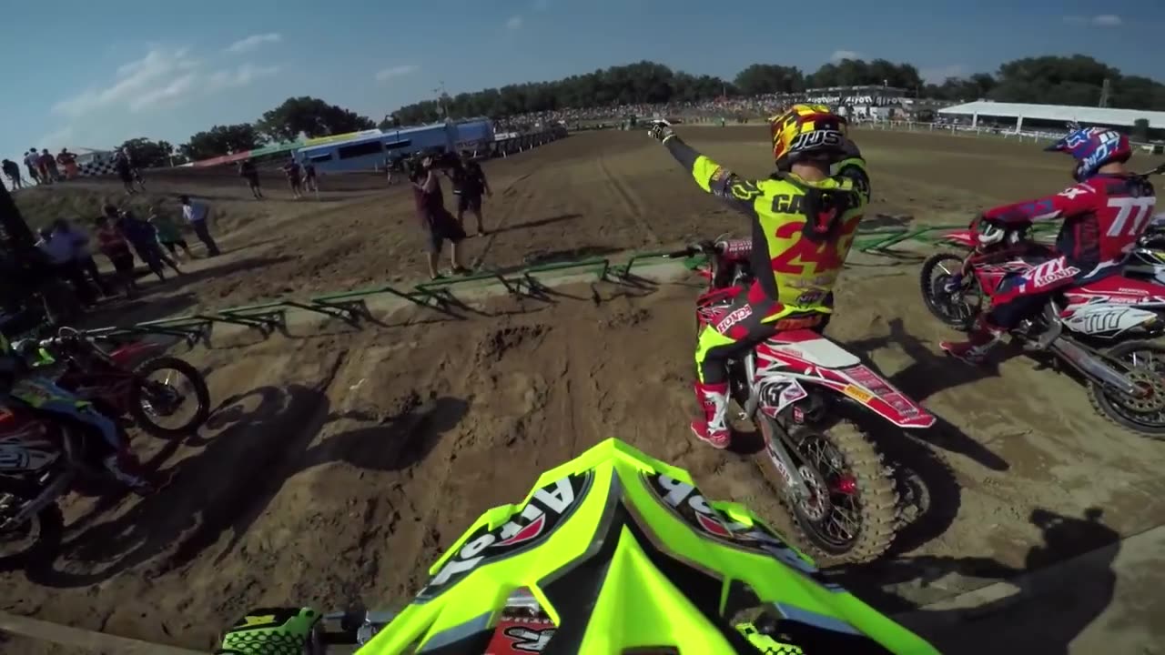 Antonio Cairoli vs Tim Gajser insane battle MXGP