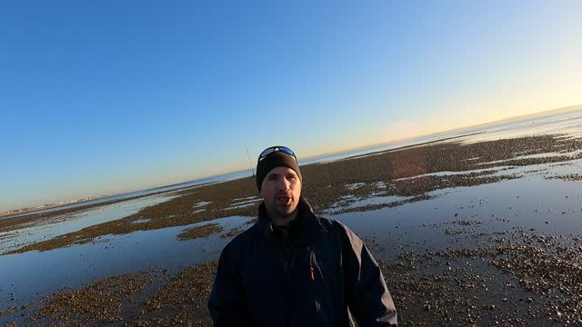 Walking on the beach at low tide and vlog.