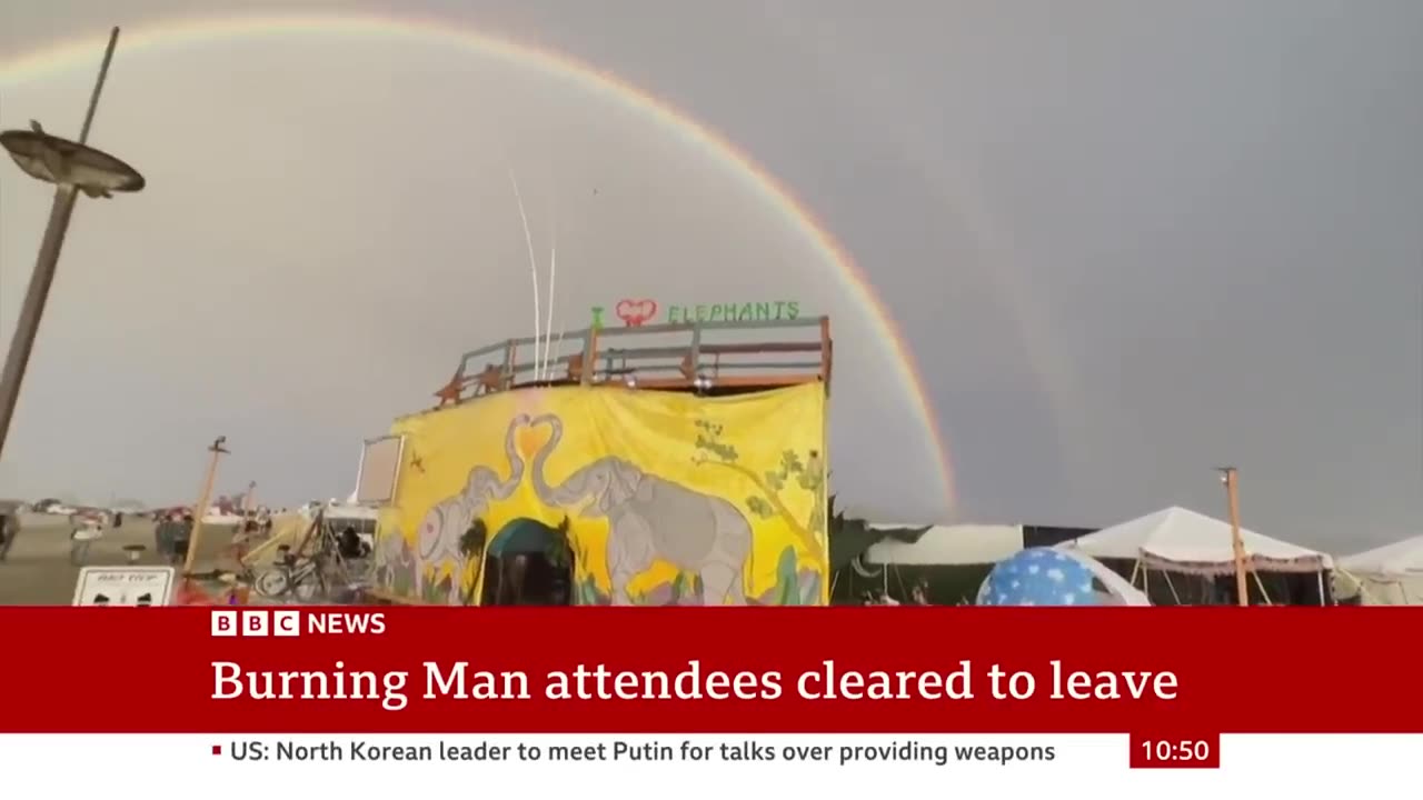 Burning Man: Huge queues as people leave festival - BBC News